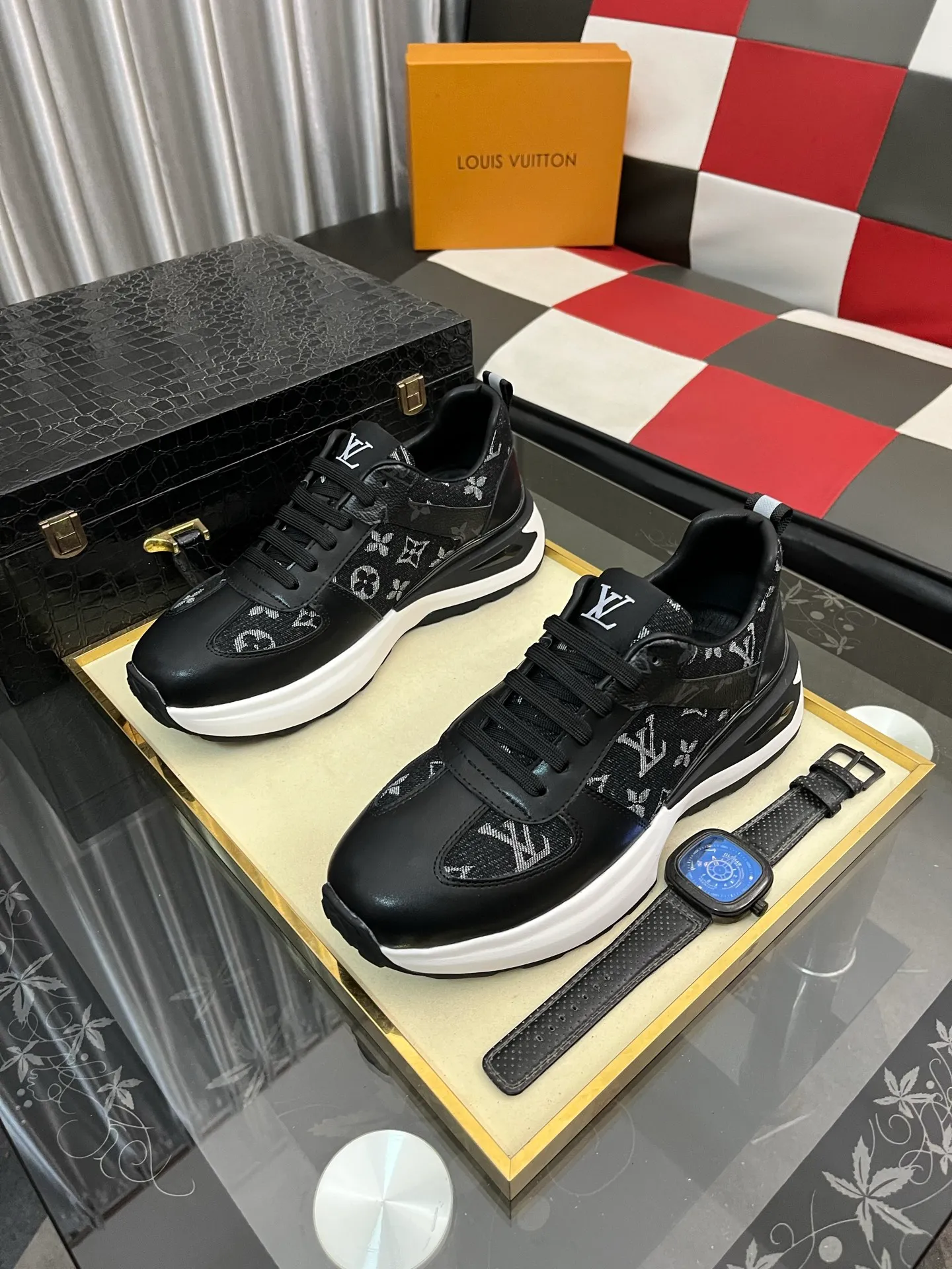 Men's shoes 💰458⌚️⌚️《Louis vuitton/LV Louis Vuitton》original quality.~ Unique modern style sneakers. 🏃A must-have casual shoe for trendy men😍😍 Original brand imported from Italy, imported original leather, cowhide lining (refuses to discolor and grind feet) sole: original sole provided by the original factory, French lazy style design ⚠️Fit to the feet, original quality, super comfortable original sole. Code number: 38-442️⃣Colors available